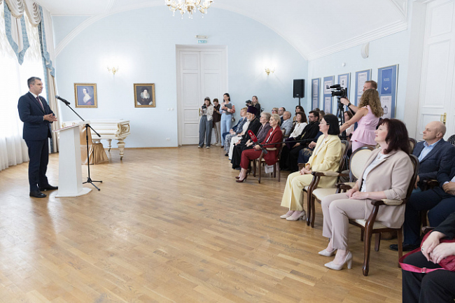 Ð¢ÑÐ»ÑÑÐºÐ¸Ð¼ Ð¿ÐµÐ´Ð°Ð³Ð¾Ð³Ð°Ð¼ Ð¸ Ð´ÐµÑÑÐµÐ»ÑÐ¼ ÐºÑÐ»ÑÑÑÑÑ Ð²ÑÑÑÐ¸Ð»Ð¸ Ð³Ð¾ÑÐ½Ð°Ð³ÑÐ°Ð´Ñ Ð² ÑÐµÑÑÑ ÐÐ½Ñ Ð Ð¾ÑÑÐ¸Ð¸