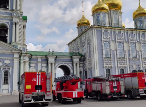 Учения МЧС: в Тульском кремле «тушили пожар» и искали пропавших