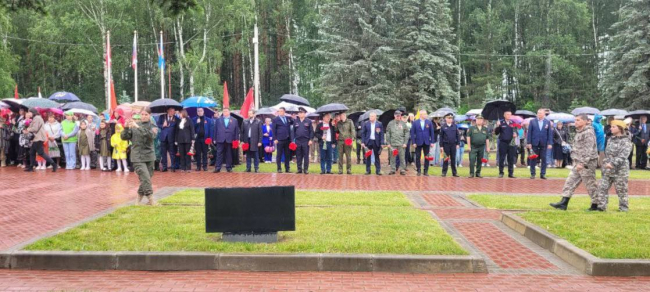 Ð¡Ð²Ð¾Ð¸Ñ Ð½Ðµ Ð±ÑÐ¾ÑÐ°ÐµÐ¼: Â«ÐÐ´Ð¸Ð½Ð°Ñ Ð Ð¾ÑÑÐ¸ÑÂ» Ð¸ ÑÑÐ°ÑÑÐ½Ð¸ÐºÐ¸ Ð¡ÐÐ Ð¿Ð¾ÑÑÐ¸Ð»Ð¸ Ð¿Ð°Ð¼ÑÑÑ Ð±Ð¾Ð¹ÑÐ¾Ð² ÐÑÐ°ÑÐ½Ð¾Ð¹ ÐÑÐ¼Ð¸Ð¸, Ð¿Ð¾Ð³Ð¸Ð±ÑÐ¸Ñ Ð¿ÑÐ¸ Ð¾Ð±Ð¾ÑÐ¾Ð½Ðµ ÐÐµÐ»ÐµÐ²ÑÐºÐ¾Ð³Ð¾ ÑÐ°Ð¹Ð¾Ð½Ð° Ð² Ð³Ð¾Ð´Ñ ÐÐµÐ»Ð¸ÐºÐ¾Ð¹ ÐÑÐµÑÐµÑÑÐ²ÐµÐ½Ð½Ð¾Ð¹ Ð²Ð¾Ð¹Ð½Ñ