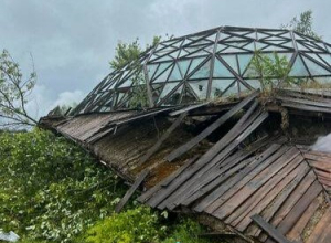 Известный заброшенный бассейн в Узловском районе теряет крышу