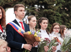 «Этот день — начало большого пути»: тульских выпускников поздравили Алексей Эрк и Илья Беспалов