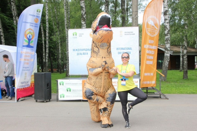 Â«ÐÐ¸Ð½Ð¾Ð·Ð°Ð²ÑÂ» Ð¸Ð· Ð­ÐºÐ·Ð¾ÑÐ°ÑÐ¸ÑÐ¼Ð° Ð²ÑÑÐ°Ð» Ð² Ð¿Ð¾Ð·Ñ Â«Ð´ÐµÑÐµÐ²Ð°Â»: ÐºÐ°Ðº Ð¿ÑÐ¾ÑÐµÐ» Ð¤ÐµÑÑÐ¸Ð²Ð°Ð»Ñ Ð¹Ð¾Ð³Ð¸ Ð² Ð¦ÐµÐ½ÑÑÐ°Ð»ÑÐ½Ð¾Ð¼ Ð¿Ð°ÑÐºÐµ