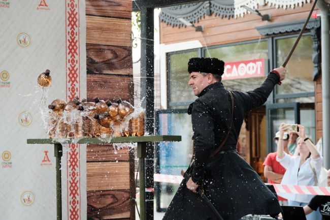 Ð¢ÑÐ»ÑÑÐºÐ¸Ðµ ÐºÐ°Ð·Ð°ÐºÐ¸ Ð¿Ð¾ÐºÐ°Ð¶ÑÑ ÑÐ²Ð¾Ð¸ ÑÐ¼ÐµÐ½Ð¸Ñ Ð²Ð»Ð°Ð´ÐµÑÑ ÑÐ¾Ð»Ð¾Ð´Ð½ÑÐ¼ Ð¾ÑÑÐ¶Ð¸ÐµÐ¼ Ð½Ð° ÑÐµÑÑÐ¸Ð²Ð°Ð»Ðµ Ð² Â«ÐÐ¾Ð±ÑÐ¾Ð´ÐµÐµÂ»