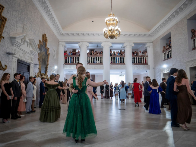 ÐÐµÑÑÑÐºÐ¸ Ð²ÑÐ´Ð°ÑÑÐ¸ÑÑÑ 11-ÐºÐ»Ð°ÑÑÐ½Ð¸ÐºÐ¾Ð² Ð£Ð·Ð»Ð¾Ð²Ð¾Ð¹ Ð¿Ð¾ÑÑÐ°ÑÑÐ²Ð¾Ð²Ð°Ð»Ð¸ Ð² ÐÐ°Ð»Ðµ Ð²ÑÐ¿ÑÑÐºÐ½Ð¸ÐºÐ¾Ð²