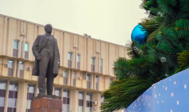 Ð ÐÐ¾Ð²ÑÐ¹ Ð³Ð¾Ð´ Ð¾ÑÐ´ÑÑÐ°ÐµÐ¼ Ð¿Ð¾ÑÑÐ¸ Ð´Ð²Ðµ Ð½ÐµÐ´ÐµÐ»Ð¸: ÐÐ¸Ð½ÑÑÑÐ´Ð° ÑÑÐ²ÐµÑÐ´Ð¸Ð»Ð¾ ÐºÐ°Ð»ÐµÐ½Ð´Ð°ÑÑ Ð¿ÑÐ°Ð·Ð´Ð½Ð¸ÑÐ½ÑÑ Ð¸ ÑÐ°Ð±Ð¾ÑÐ¸Ñ Ð´Ð½ÐµÐ¹ Ð½Ð° 2026 Ð³Ð¾Ð´