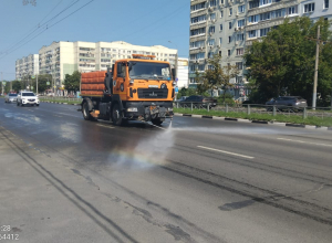 Техника ООО «САХ» чаще поливает улицы Тулы из-за жары