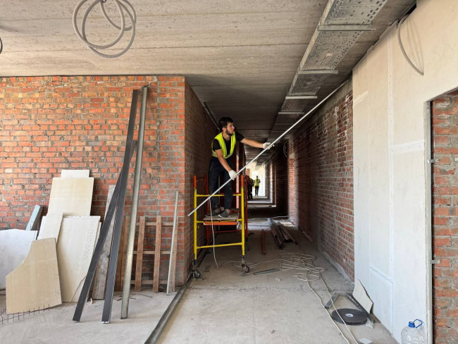 Ð¢ÑÐ»ÑÑÐºÐ¸Ðµ ÑÑÑÐ¾Ð¸ÑÐµÐ»Ð¸ Ð·Ð°Ð½Ð¸Ð¼Ð°ÑÑÑÑ Ð²Ð¾ÑÑÑÐ°Ð½Ð¾Ð²Ð»ÐµÐ½Ð¸ÐµÐ¼ ÑÐºÐ¾Ð»Ñ Ð² ÐÐ°ÑÐ¸ÑÐ¿Ð¾Ð»Ðµ