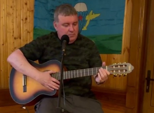 Илья Беспалов поздравил тульских десантников с Днем ВДВ песней