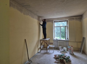 Рабочие обновляют здание Белевского психоневрологического интерната