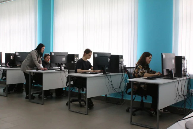 ÐÐ±Ð¸ÑÑÑÐ¸ÐµÐ½ÑÑ Ð² Ð´Ð²Ð° ÑÐ°Ð·Ð° Ð±Ð¾Ð»ÑÑÐµ ÑÐ¾ÑÑÑ ÑÑÐ¸ÑÑÑÑ Ð² ÑÑÐ»ÑÑÐºÐ¸Ñ ÐºÐ¾Ð»Ð»ÐµÐ´Ð¶Ð°Ñ: Ð¿Ð¾Ð´Ð°Ð½Ð¾ Ð±Ð¾Ð»ÑÑÐµ 27 000 Ð·Ð°ÑÐ²Ð»ÐµÐ½Ð¸Ð¹