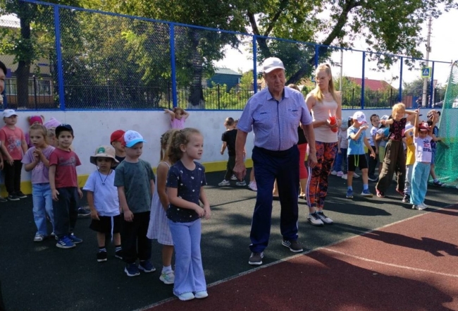 ÐÐ°Ð¿ÑÐ°, Ð¿Ð¸Ð¾Ð½ÐµÑÐ±Ð¾Ð» Ð¸ ÑÐ°ÑÐ¼Ð°ÑÑ: ÐºÐ°Ðº Ð² ÐÐ»ÐµÐºÑÐ¸Ð½Ðµ Ð¾ÑÐ¼ÐµÑÐ¸Ð»Ð¸ ÐÐµÐ½Ñ ÑÐ¸Ð·ÐºÑÐ»ÑÑÑÑÐ½Ð¸ÐºÐ°