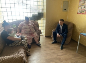 Омбудсмен Тульской области проверил условия проживания эвакуированных в Плавске