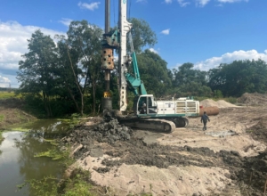 В Ленинском районе идет ремонт моста, соединяющего район с трассой «Крым»