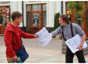 В центре Тулы появился газетчик из прошлого: горожан приглашают на фестиваль Ferrum