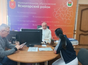 Владимир Мухин провел личный прием жителей Ясногорского района