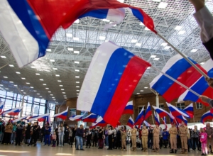 С Днем флага России — 2025: красочные открытки с поздравлениями