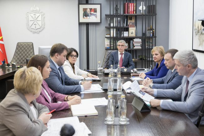 ÐÐ°ÑÐ¿ÑÐ¾ÐµÐºÑÑ Ð² Ð¢ÑÐ»ÑÑÐºÐ¾Ð¹ Ð¾Ð±Ð»Ð°ÑÑÐ¸: Ð³ÑÐ±ÐµÑÐ½Ð°ÑÐ¾Ñ ÐÐ¸Ð»ÑÐµÐ² Ð¾Ð±ÑÑÐ´Ð¸Ð» Ñ Ð¼Ð¸Ð½Ð¸ÑÑÑÐ¾Ð¼ Ð¾Ð±ÑÐ°Ð·Ð¾Ð²Ð°Ð½Ð¸Ñ ÐºÐ»ÑÑÐµÐ²ÑÐµ Ð¸Ð½Ð¸ÑÐ¸Ð°ÑÐ¸Ð²Ñ