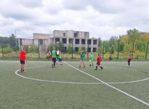 Ясногорские дети сразились на футбольном поле в честь Дня Государственного флага