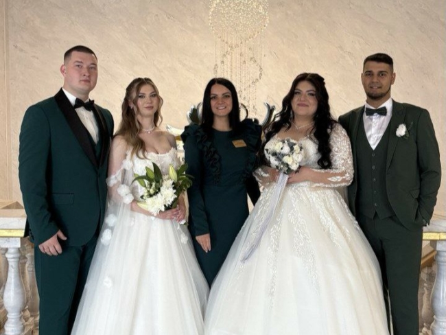 ÐÐµÐ½Ñ Ð»ÑÐ±Ð²Ð¸ Ð¸ ÑÑÐ°ÑÑÑÑ: 35 Ð¿Ð°Ñ ÑÑÐ°Ð»Ð¸ Ð¼ÑÐ¶ÐµÐ¼ Ð¸ Ð¶ÐµÐ½Ð¾Ð¹ Ð² Ð¢ÑÐ»Ðµ Ð² Ð·ÐµÑÐºÐ°Ð»ÑÐ½ÑÑ Ð´Ð°ÑÑ