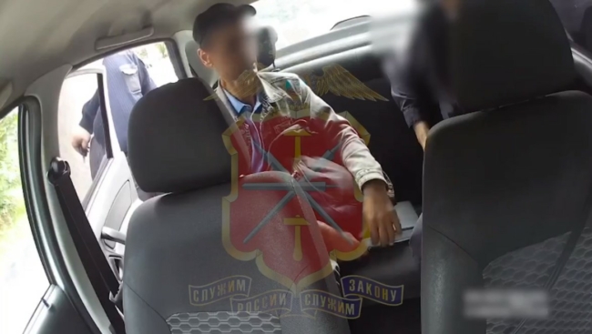 Ð Ð¢ÑÐ»Ðµ Ð½ÐµÐ»ÐµÐ³Ð°Ð» Ð¿ÑÑÐ°Ð»ÑÑ Ð´Ð°ÑÑ Ð¿Ð¾Ð»Ð¸ÑÐµÐ¹ÑÐºÐ¾Ð¼Ñ Ð²Ð·ÑÑÐºÑ Ð¸ Ð¿Ð¾Ð¿Ð°Ð» Ð½Ð° Ð²Ð¸Ð´ÐµÐ¾