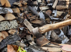 Ссора за спиртным закончилась тюрьмой: туляк нанес собутыльникам раны топором