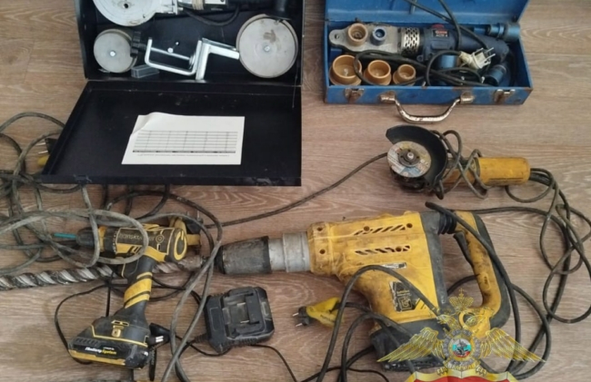 Ð¢ÑÐ»ÑÐº Ð²Ð·ÑÐ» Â«ÑÐ°Ð±Ð¾ÑÑ Ð½Ð° Ð´Ð¾Ð¼Â», ÑÐºÑÐ°Ð² Ð¸Ð· Ð¼Ð°ÑÑÐµÑÑÐºÐ¾Ð¹ Ð¸Ð½ÑÑÑÑÐ¼ÐµÐ½ÑÑ ÐºÐ¾Ð»Ð»ÐµÐ³