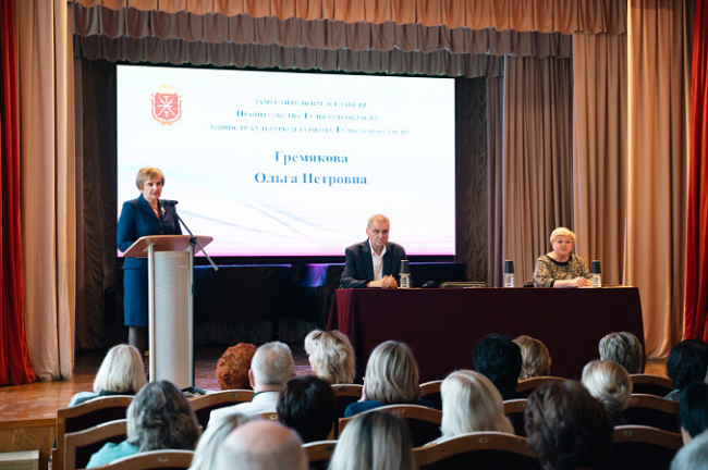 ÐÐºÐ¾Ð»Ð¾ 40% Ð²ÑÐ¿ÑÑÐºÐ½Ð¸ÐºÐ¾Ð² ÑÐºÐ¾Ð» Ð¸ÑÐºÑÑÑÑÐ² Ð¿ÑÐ¾Ð´Ð¾Ð»Ð¶Ð¸Ð»Ð¸ Ð¾Ð±ÑÑÐµÐ½Ð¸Ðµ Ð² Ð¿ÑÐ¾ÑÐ¸Ð»ÑÐ½ÑÑ Ð²ÑÐ·Ð°Ñ