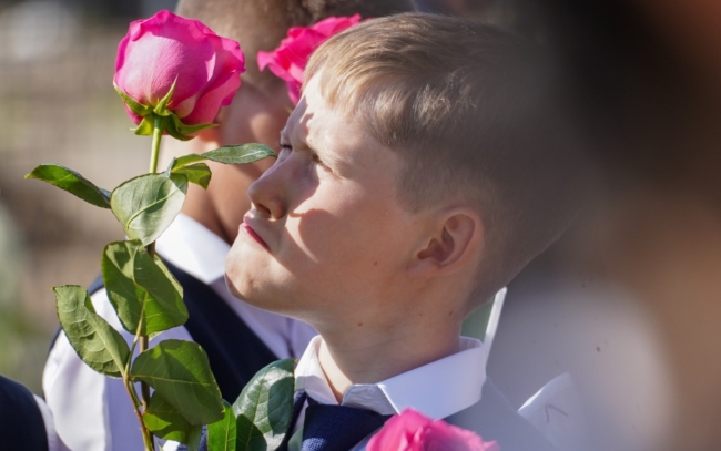 Ð¡ ÐºÐ°ÐºÐ¸Ð¼ Ð½Ð°ÑÑÑÐ¾ÐµÐ½Ð¸ÐµÐ¼ ÑÑÐµÐ½Ð¸ÐºÐ¸ Ð¿Ð¾ÑÐ»Ð¸ Ð² Ð½Ð¾Ð²ÑÑ ÑÐºÐ¾Ð»Ñ: ÑÑÐ¾Ð³Ð°ÑÐµÐ»ÑÐ½ÑÐµ ÐºÐ°Ð´ÑÑ Ñ ÑÑÐ»ÑÑÐºÐ¾Ð¹ Ð»Ð¸Ð½ÐµÐ¹ÐºÐ¸