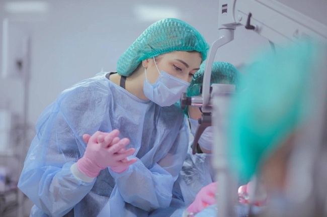 ÐÐ½ÑÐµÐºÑÐ¸Ñ Ð´Ð¾ÑÐ»Ð° Ð´Ð¾ Ð¼Ð¾Ð·Ð³Ð°: ÑÑÐ»ÑÑÐºÐ¸Ðµ Ð²ÑÐ°ÑÐ¸ ÑÐ¿Ð°ÑÐ»Ð¸ Ð¿Ð°ÑÐ¸ÐµÐ½ÑÐºÑ Ñ ÑÐµÐ´ÐºÐ¸Ð¼ Ð¾ÑÐ»Ð¾Ð¶Ð½ÐµÐ½Ð¸ÐµÐ¼ Ð¾ÑÐ¸ÑÐ°