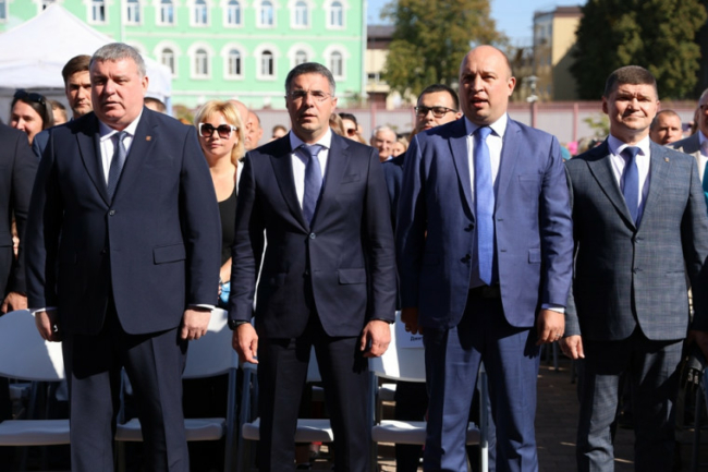 ÐÐ»ÐµÐºÑÐµÐ¹ Ð­ÑÐº Ð¸ ÐÐ»ÑÑ ÐÐµÑÐ¿Ð°Ð»Ð¾Ð² Ð¿Ð¾Ð·Ð´ÑÐ°Ð²Ð¸Ð»Ð¸ ÑÑÐ»ÑÐºÐ¾Ð² Ñ ÐÐ½ÐµÐ¼ Ð³Ð¾ÑÐ¾Ð´Ð°