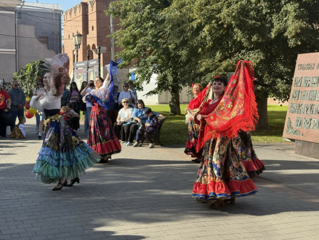 Ð Ð¢ÑÐ»Ðµ Ð¿ÑÐ¾ÑÐ¾Ð´Ð¸Ñ ÑÐµÑÑÐ¸Ð²Ð°Ð»Ñ Â«Ð¢ÐµÐ°ÑÑÐ°Ð»ÑÐ½ÑÐ¹ Ð´Ð²Ð¾ÑÐ¸ÐºÂ»