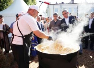 Дмитрий Миляев посетил фестиваль «Национальный квартал» в Туле