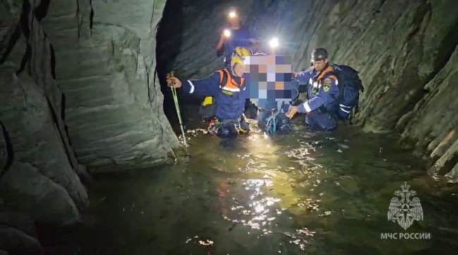 Ð¡Ð¿Ð°ÑÐ°ÑÐµÐ»Ð¸ Ð²ÑÑÐ°ÑÐ¸Ð»Ð¸ Ð¸Ð· ÐºÐ°Ð½ÑÐ¾Ð½Ð° Ð² Ð¡Ð¾ÑÐ¸ ÑÑÐ»ÑÐºÐ¾Ð² Ñ Ð¿Ð¾Ð»ÑÐ³Ð¾Ð´Ð¾Ð²Ð°Ð»ÑÐ¼ ÑÐµÐ±ÐµÐ½ÐºÐ¾Ð¼. ÐÐ¸Ð´ÐµÐ¾