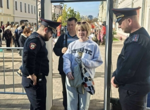 В Туле в День города полицейские вернули 10 детей родителям