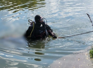 Под Тулой достали из воды тело мужчины в одежде