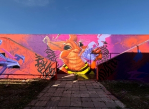 Чаепитие белки у «Макси»: в Туле художники разрисовали стену возле торгового центра