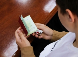 «Город всегда будет рядом»: в Новомосковске вручили награды семьям погибших защитников