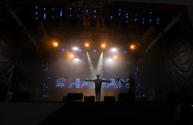 ÐÐºÐ°ÑÐµÑÐ¸Ð½Ð° ÐÐ¸Ð·ÑÐ»Ð¸Ð½Ð° Ð¿ÑÐ±Ð»Ð¸ÑÐ½Ð¾ Ð¿Ð¾Ð´Ð´ÐµÑÐ¶Ð°Ð»Ð° SHAMAN Ð¿ÐµÑÐµÐ´ Ð²ÑÑÐ¾Ð´Ð¾Ð¼ Ð½Ð° ÑÑÐµÐ½Ñ