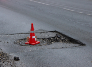 Минстрой: запрет на укладку асфальта в дождь парализует строительство