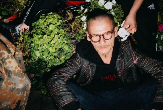 Ð¢ÑÐ»ÑÐºÐ¸ 27 ÑÐµÐ½ÑÑÐ±ÑÑ ÑÐ¼Ð¾Ð³ÑÑ Ð¾Ð±ÑÑÐ´Ð¸ÑÑ ÐºÐ½Ð¸Ð³Ñ Â«Ð¡Ð»Ð¾Ð²Ð¾ Ð¿Ð°ÑÐ°Ð½Ð°Â» Ñ Ð°Ð²ÑÐ¾ÑÐ¾Ð¼ Ð Ð¾Ð±ÐµÑÑÐ¾Ð¼ ÐÐ°ÑÐ°ÐµÐ²ÑÐ¼