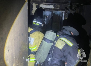В Новомосковске при пожаре в пятиэтажке погиб человек
