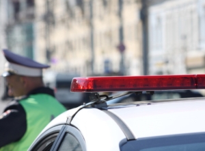 Без прав и тормозов: юный питбайкер сбил женщину, спасаясь от полиции