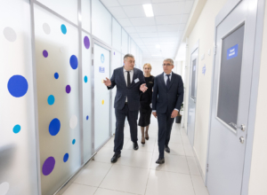 Дмитрию Миляеву показали, как устроен МФЦ для инвалидов «Мои возможности»