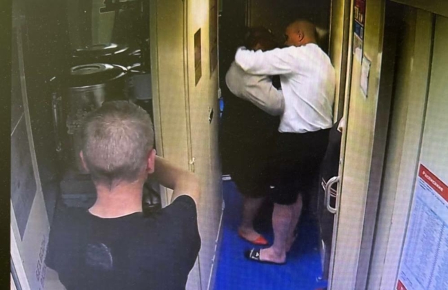 Ð¢ÑÐ»ÑÐº ÑÑÐ²Ð°ÑÐ¸Ð» Ð·Ð° ÑÐµÑ Ð½Ð°ÑÐ°Ð»ÑÐ½Ð¸ÐºÐ° Ð¿Ð¾ÐµÐ·Ð´Ð° ÐÑÑÐ¼Ð°Ð½ÑÐº â ÐÐ¾ÑÐºÐ²Ð°. ÐÐ¿ÑÐ±Ð»Ð¸ÐºÐ¾Ð²Ð°Ð½Ð¾ ÑÐ¾ÑÐ¾