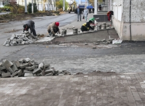 Ремонт улицы на финишной прямой: на Советской в Белеве укладывают последний слой асфальта