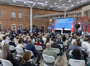 Дмитрий Миляев поздравил тульских аграриев с профессиональным праздником