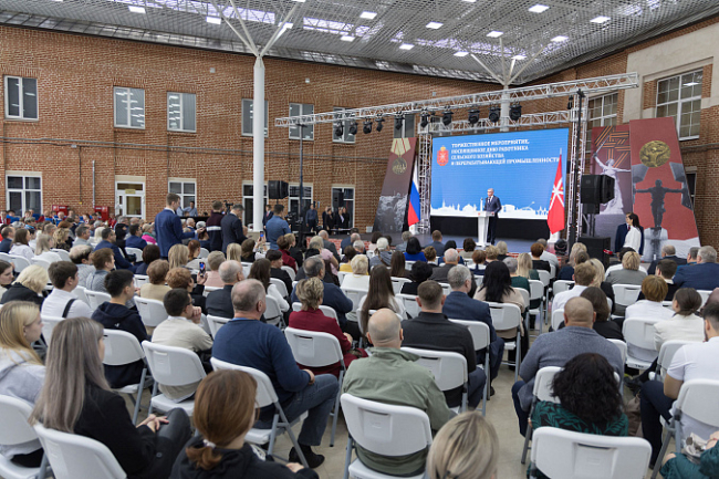 ÐÐ¼Ð¸ÑÑÐ¸Ð¹ ÐÐ¸Ð»ÑÐµÐ² Ð¿Ð¾Ð·Ð´ÑÐ°Ð²Ð¸Ð» ÑÑÐ»ÑÑÐºÐ¸Ñ Ð°Ð³ÑÐ°ÑÐ¸ÐµÐ² Ñ Ð¿ÑÐ¾ÑÐµÑÑÐ¸Ð¾Ð½Ð°Ð»ÑÐ½ÑÐ¼ Ð¿ÑÐ°Ð·Ð´Ð½Ð¸ÐºÐ¾Ð¼