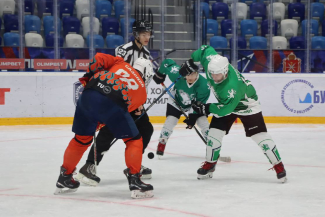 Ð¡Ð¾ÑÑÑÐ´Ð½Ð¸ÐºÐ¸ ÑÑÐ»ÑÑÐºÐ¸Ñ Ð¿ÑÐµÐ´Ð¿ÑÐ¸ÑÑÐ¸Ð¹ ÑÑÐ³ÑÐ°ÑÑ Ð² ÑÐ¾ÐºÐºÐµÐ¹Ð½Ð¾Ð¹ ÐÐ¸Ð³Ðµ