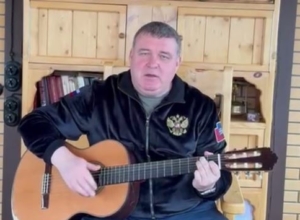 Илья Беспалов спел тулякам песню Агутина в честь Дня отца