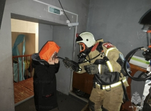 Тульские спасатели эвакуировали 22 человека на учениях в Межпоселенческом доме культуры